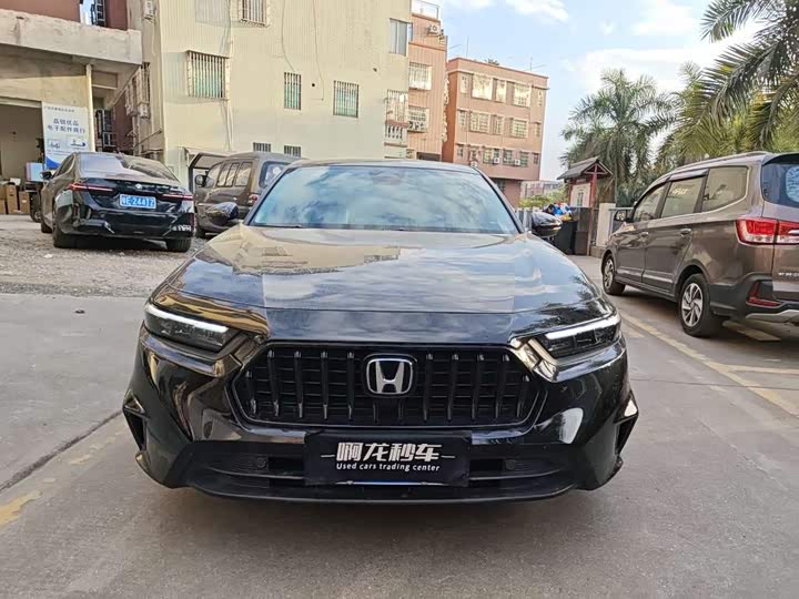 Фото 2 - Honda Inspire