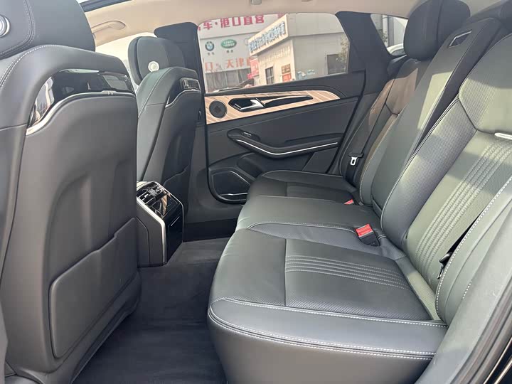 Фото 7 - Hongqi H9