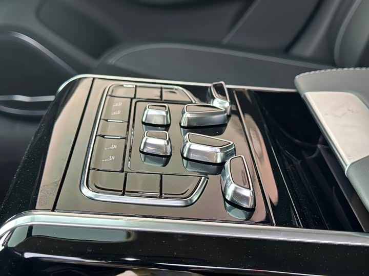 Фото 8 - Hongqi H9