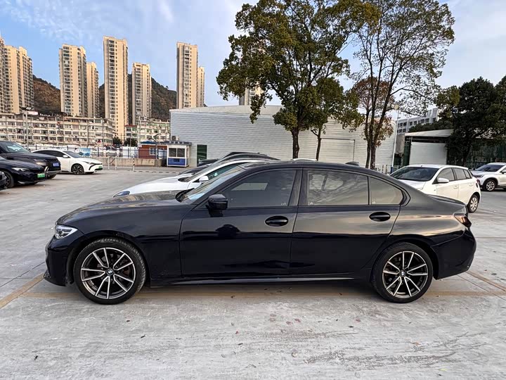 Photo 3 - BMW 3 Series