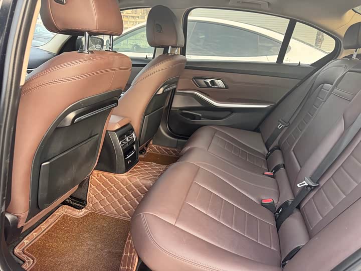 Photo 9 - BMW 3 Series