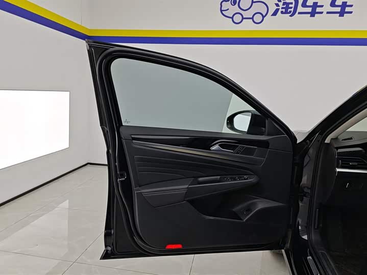 Фото 7 - Volkswagen Passat