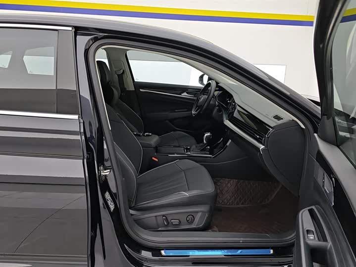 Фото 8 - Volkswagen Passat