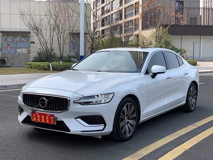 Фото 1 - Volvo S60 Hybrid