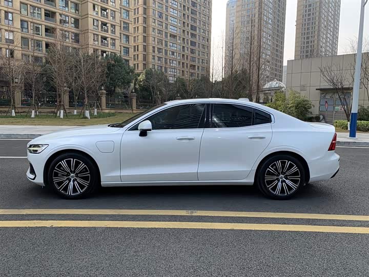 Фото 7 - Volvo S60 Hybrid