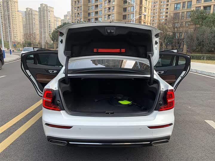 Фото 8 - Volvo S60 Hybrid