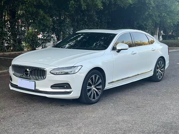 Фото 1 - Volvo S90