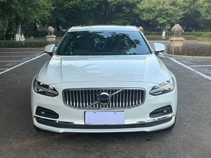 Фото 2 - Volvo S90