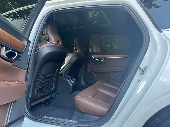 Фото 4 - Volvo S90