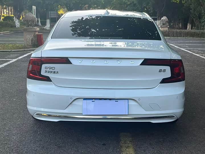 Фото 8 - Volvo S90