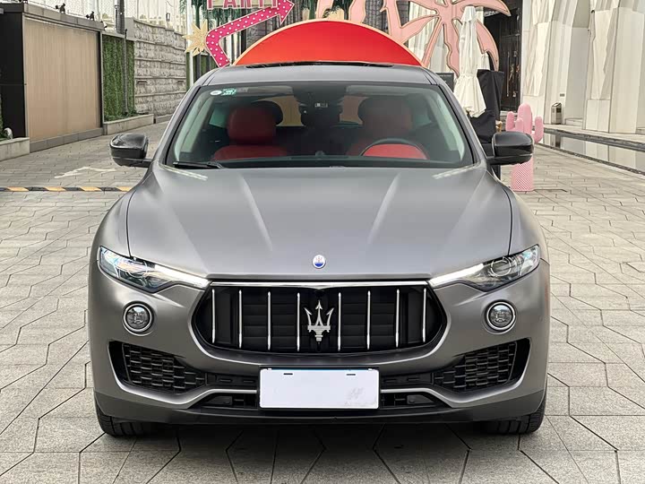 Фото 2 - Maserati Levante
