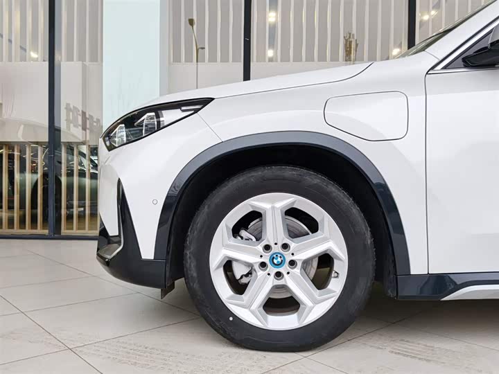 Фото 4 - BMW iX1