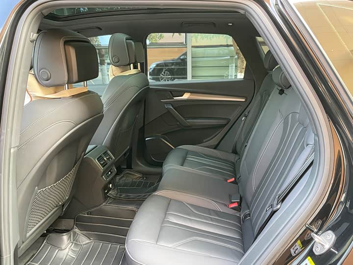 Фото 7 - Audi Q5L