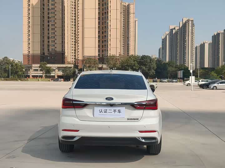 Фото 4 - Ford Escort