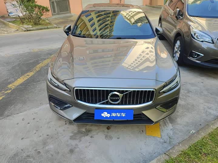 Фото 2 - Volvo S60