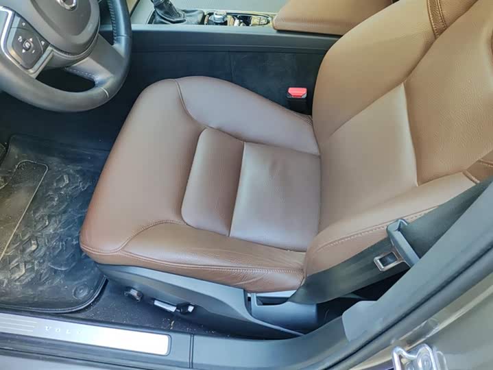 Фото 9 - Volvo S60