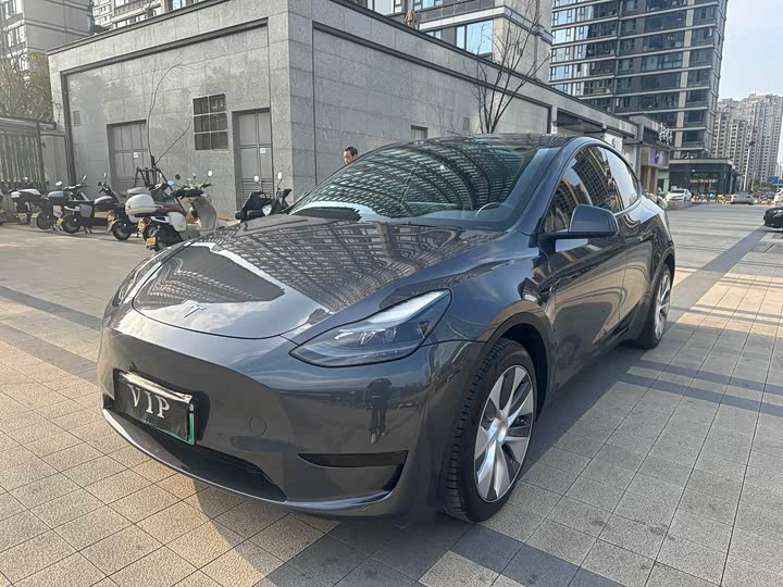 Фото 1 - Tesla Model Y