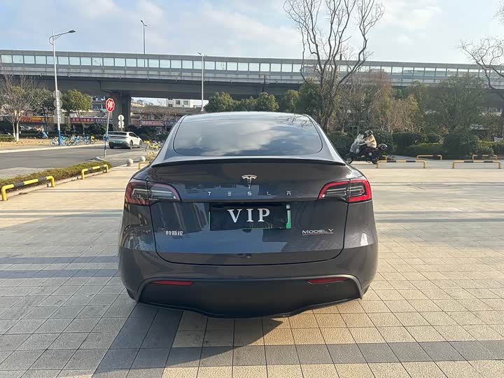 Фото 8 - Tesla Model Y