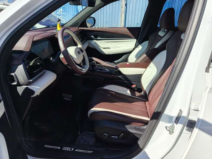 Photo 4 - Geely Monjaro