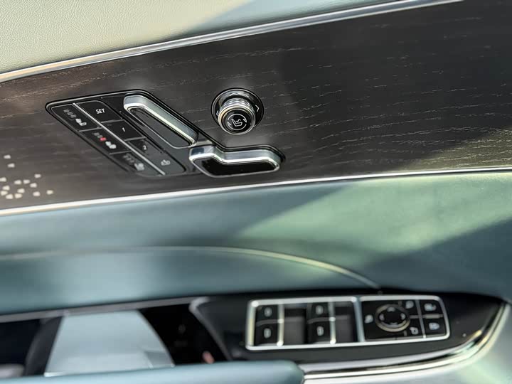 Фото 8 - Cadillac Lyriq