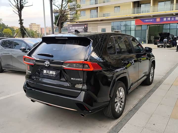 Фото 9 - Toyota Wildlander