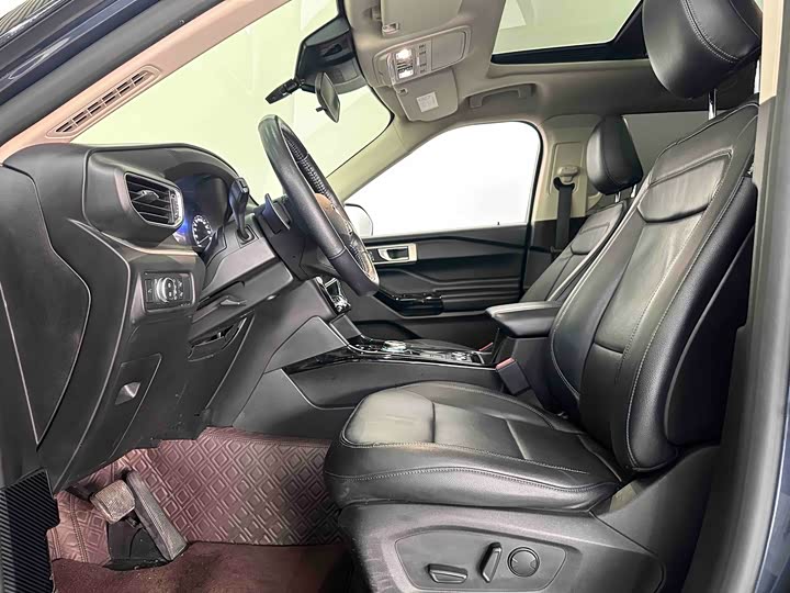 Фото 8 - Ford Explorer