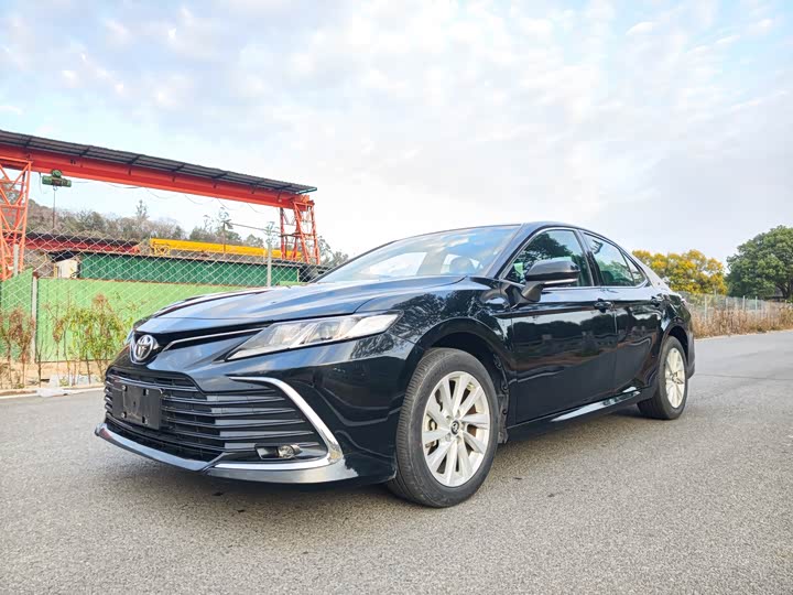 Фото 2 - Toyota Camry