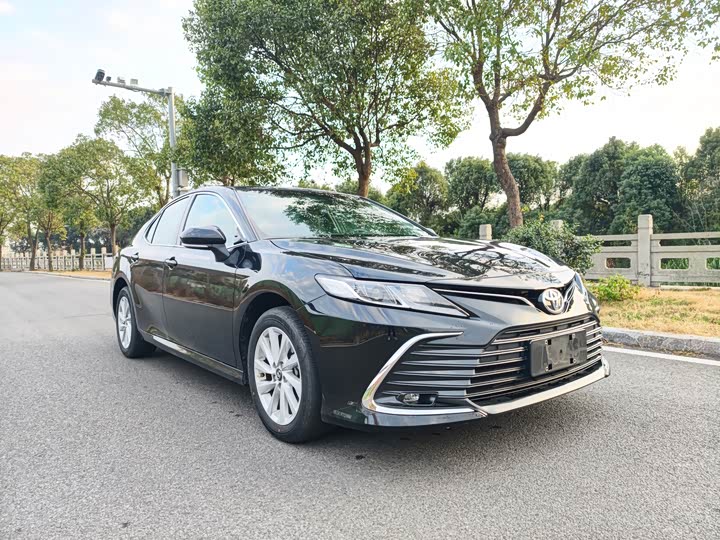 Фото 3 - Toyota Camry