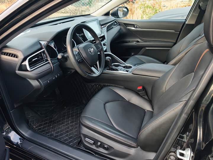 Фото 4 - Toyota Camry