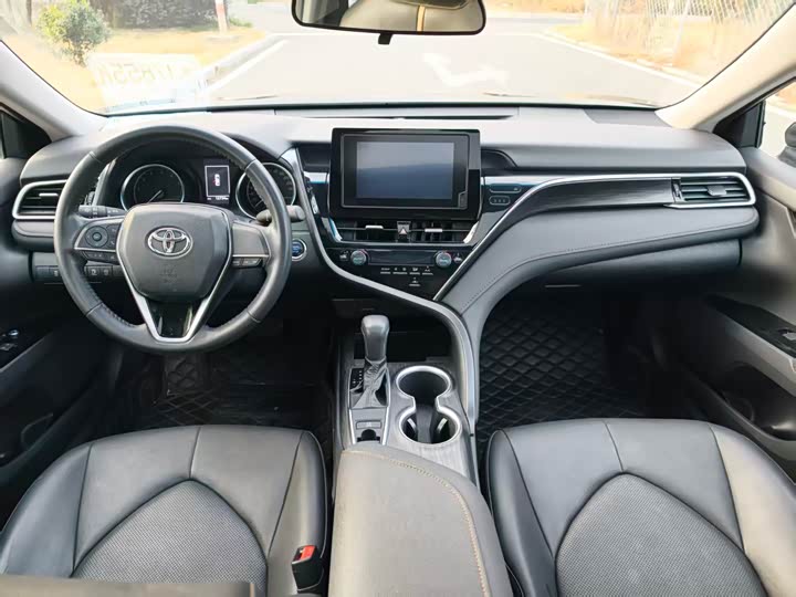 Фото 6 - Toyota Camry