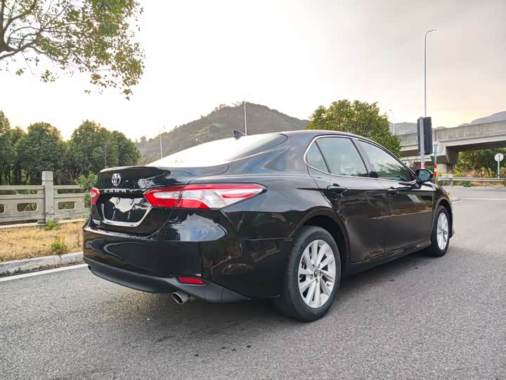 Фото 9 - Toyota Camry