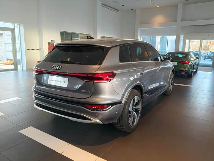 Фото 8 - Audi Q6L e-tron