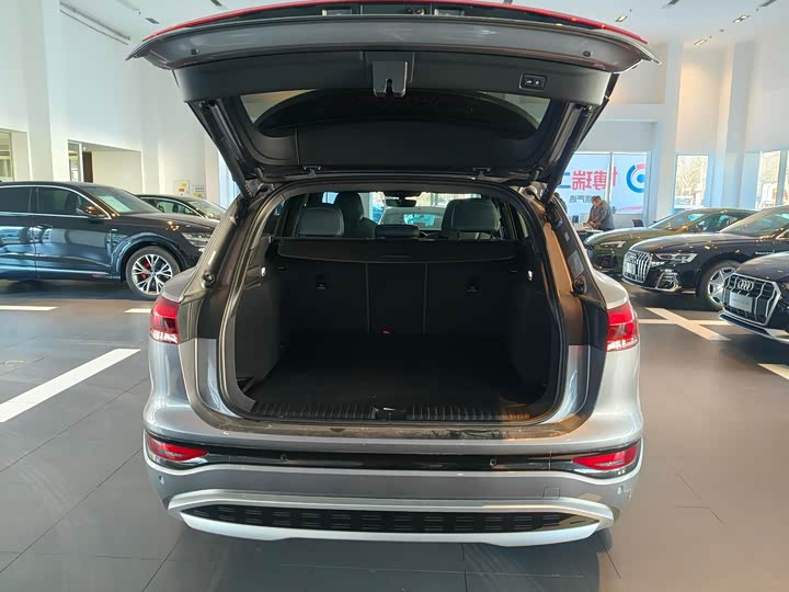 Фото 9 - Audi Q6L e-tron