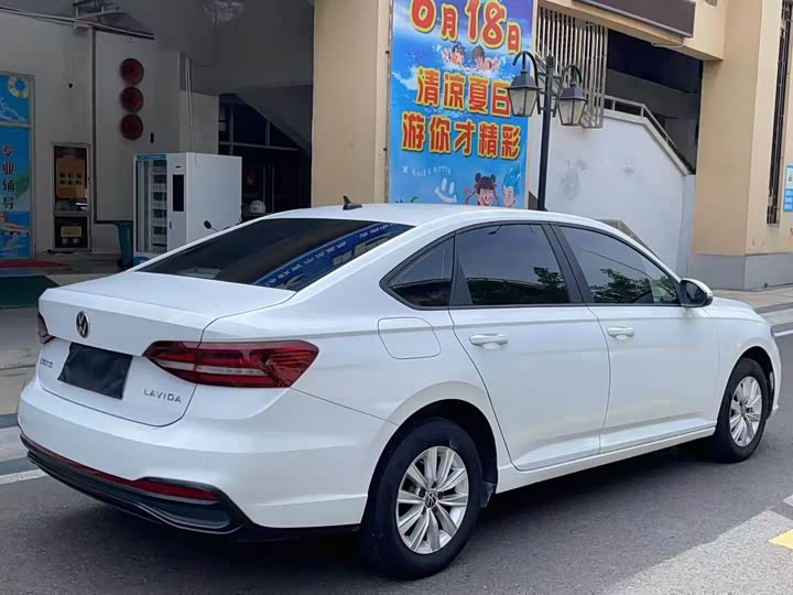 Фото 9 - Volkswagen Lavida