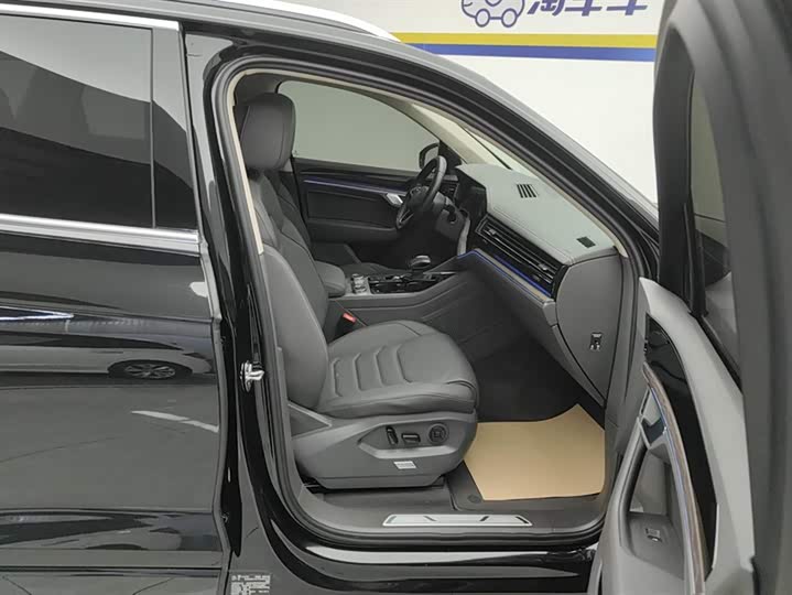 Фото 8 - Volkswagen Touareg