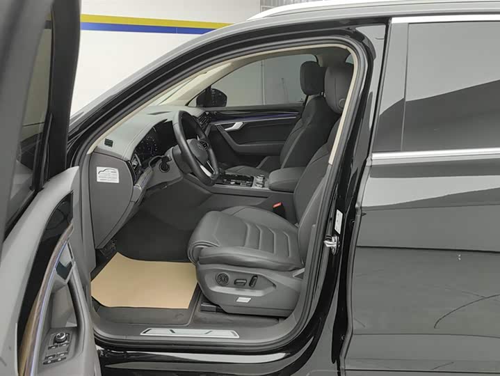 Фото 9 - Volkswagen Touareg