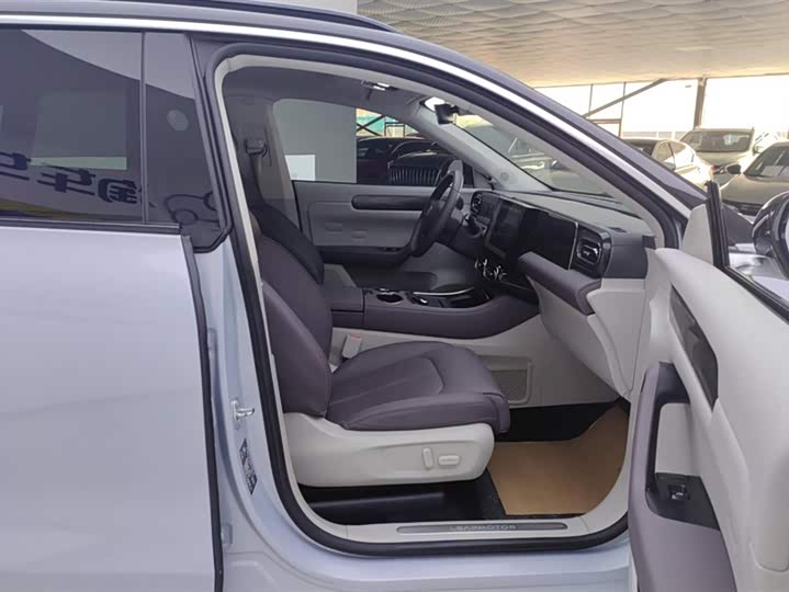 Фото 8 - Leapmotor C11