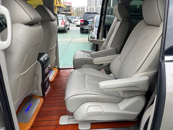 Фото 8 - Buick GL8 ES