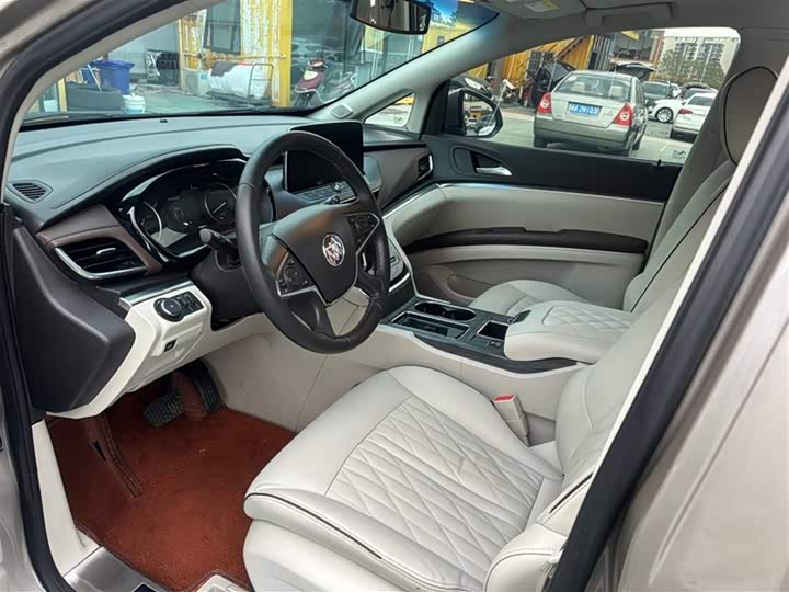 Фото 9 - Buick GL8 ES