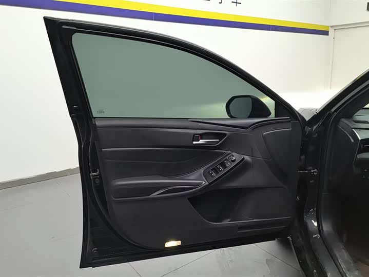 Фото 7 - Toyota Avalon