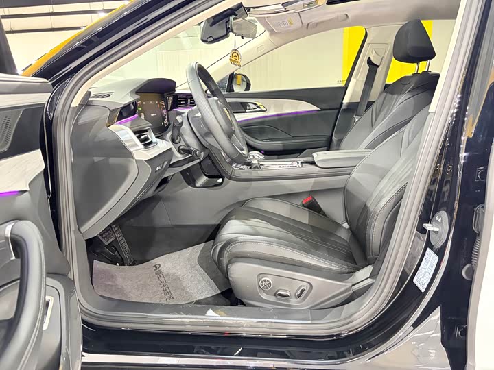 Фото 8 - Hongqi H5