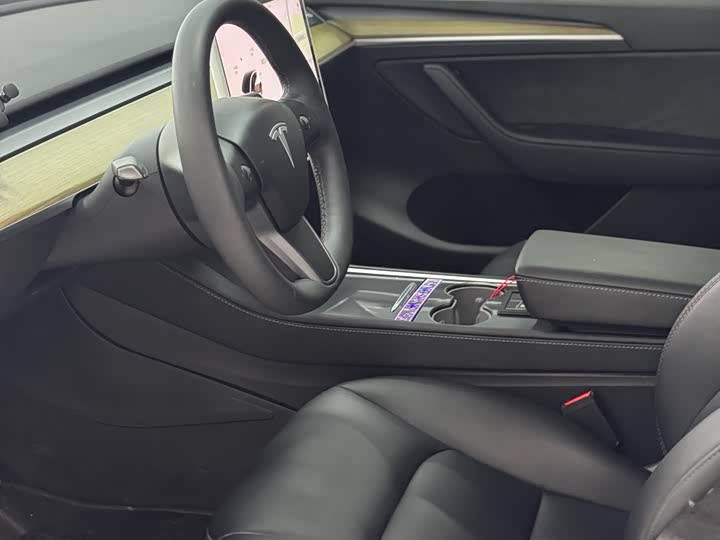 Фото 3 - Tesla Model Y