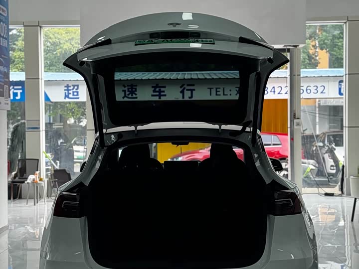 Фото 6 - Tesla Model Y