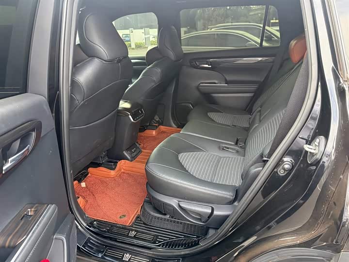 Фото 3 - Toyota Crown Kluger