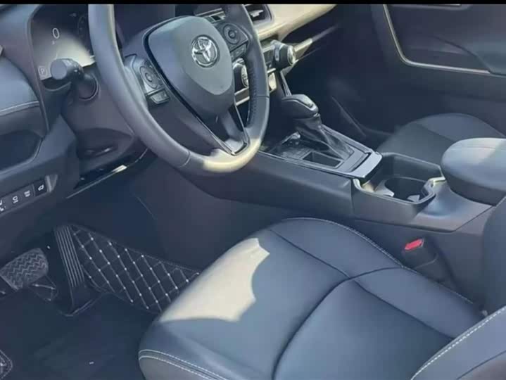 Фото 9 - Toyota Wildlander