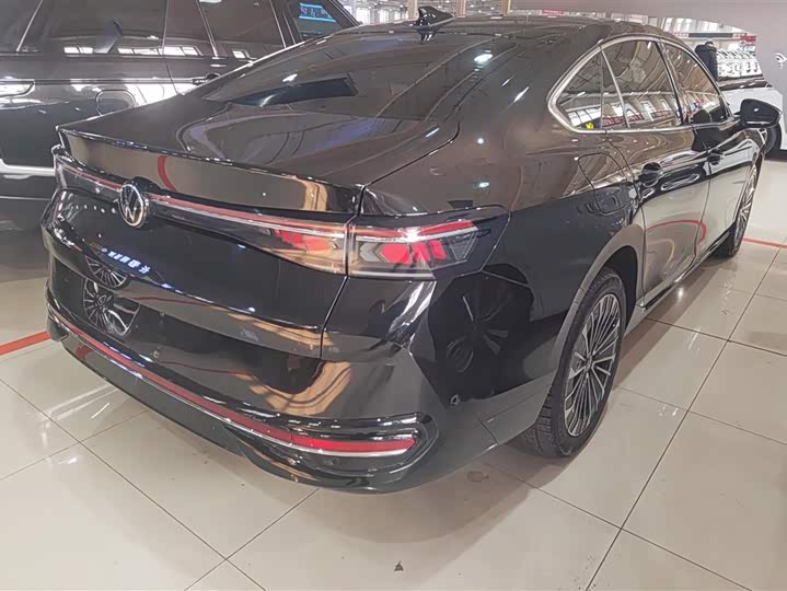 Фото 3 - Volkswagen Magotan