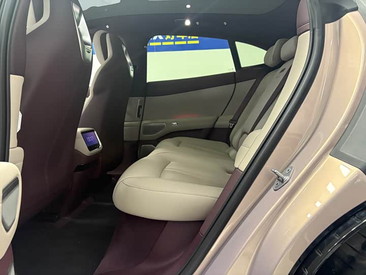 Фото 9 - Xiaomi YU7