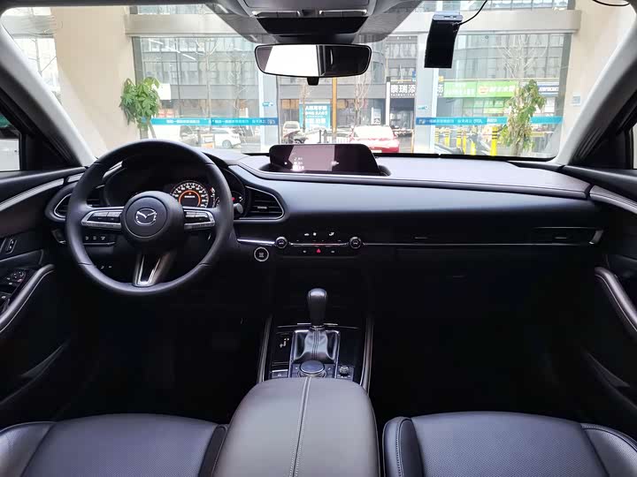 Фото 8 - Mazda CX-30