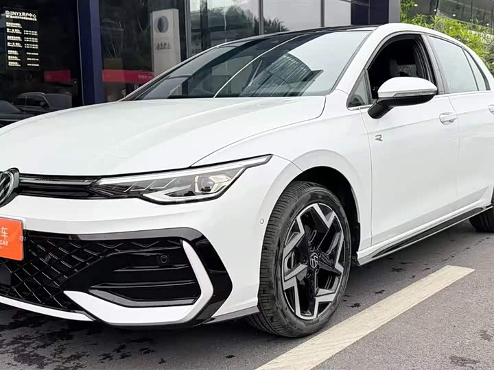 Фото 1 - Volkswagen Golf