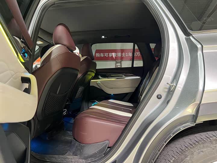 Фото 4 - Geely Monjaro